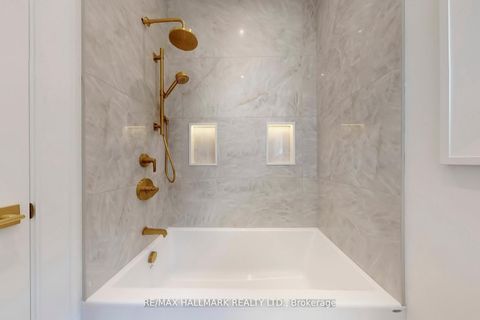 Photo 26 at 152 Olde Bayview Avenue, Oak Ridges Lake Wilcox, Richmond Hill