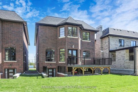 Photo 42 at 152 Olde Bayview Avenue, Oak Ridges Lake Wilcox, Richmond Hill