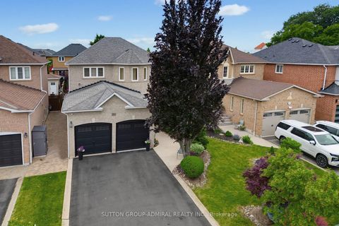 Photo 1 at 27 Pine Hollow Crescent, Maple, Vaughan