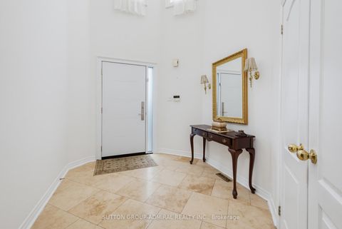 Photo 3 at 27 Pine Hollow Crescent, Maple, Vaughan