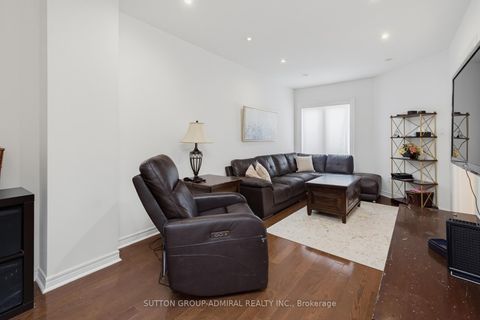 Photo 5 at 27 Pine Hollow Crescent, Maple, Vaughan