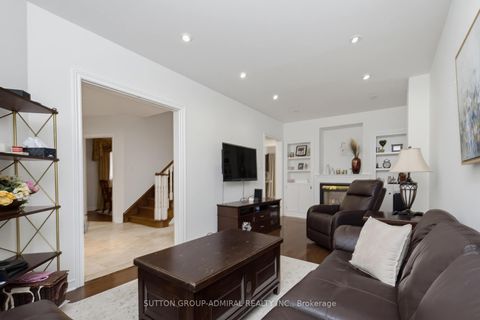 Photo 6 at 27 Pine Hollow Crescent, Maple, Vaughan