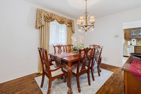 Photo 8 at 27 Pine Hollow Crescent, Maple, Vaughan