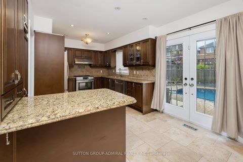 Photo 10 at 27 Pine Hollow Crescent, Maple, Vaughan