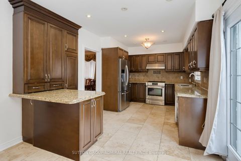 Photo 11 at 27 Pine Hollow Crescent, Maple, Vaughan