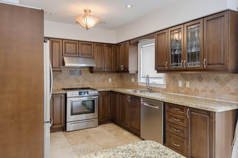 Photo 12 at 27 Pine Hollow Crescent, Maple, Vaughan