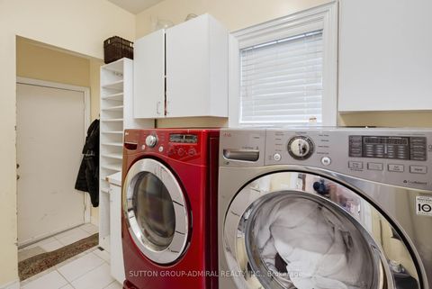 Photo 15 at 27 Pine Hollow Crescent, Maple, Vaughan