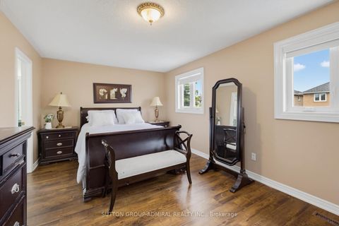 Photo 16 at 27 Pine Hollow Crescent, Maple, Vaughan