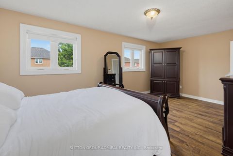Photo 17 at 27 Pine Hollow Crescent, Maple, Vaughan