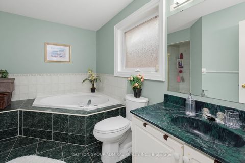 Photo 18 at 27 Pine Hollow Crescent, Maple, Vaughan