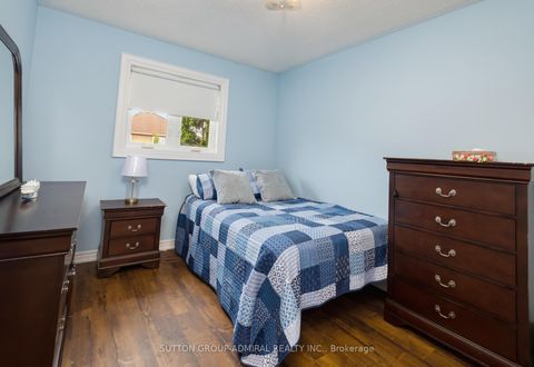 Photo 19 at 27 Pine Hollow Crescent, Maple, Vaughan