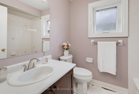 Photo 21 at 27 Pine Hollow Crescent, Maple, Vaughan