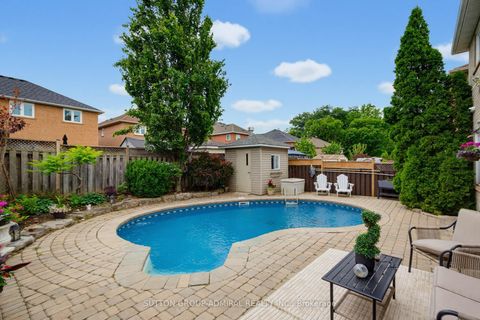 Photo 24 at 27 Pine Hollow Crescent, Maple, Vaughan