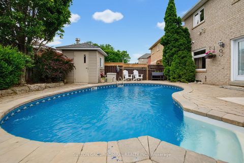 Photo 25 at 27 Pine Hollow Crescent, Maple, Vaughan