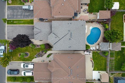 Photo 29 at 27 Pine Hollow Crescent, Maple, Vaughan