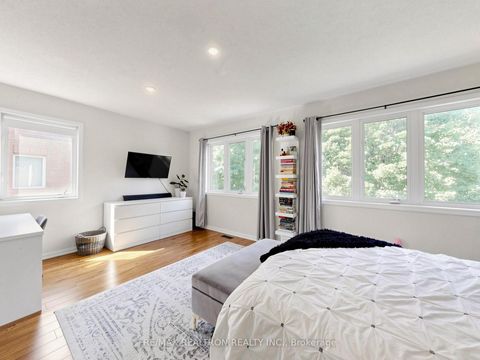 Photo 18 at 68 Dallimore Circle, Don Mills, Toronto