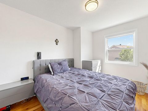 Photo 22 at 68 Dallimore Circle, Don Mills, Toronto