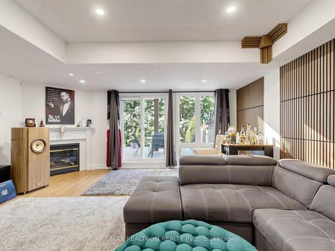 Photo 34 at 68 Dallimore Circle, Don Mills, Toronto