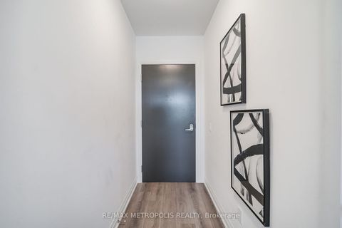 Photo 4 at 421 - 286 Main Street, Danforth, Toronto