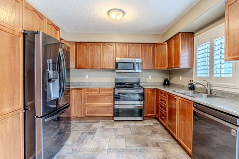 Photo 2 at 35 Benjamin Lane, Painswick South, Barrie