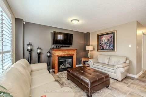 Photo 4 at 35 Benjamin Lane, Painswick South, Barrie