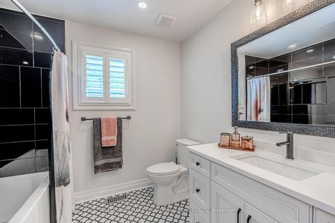 Photo 14 at 35 Benjamin Lane, Painswick South, Barrie