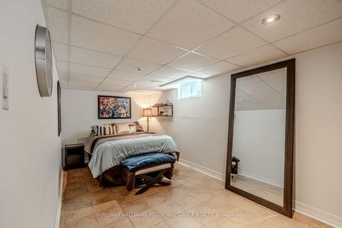 Photo 18 at 35 Benjamin Lane, Painswick South, Barrie