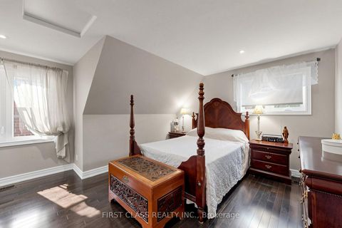 Photo 22 at 18 Yonge Boulevard, Lawrence Park North, Toronto