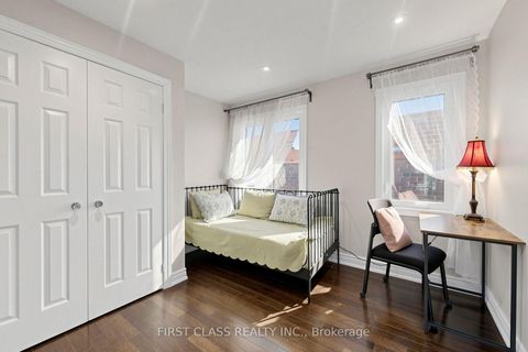 Photo 24 at 18 Yonge Boulevard, Lawrence Park North, Toronto