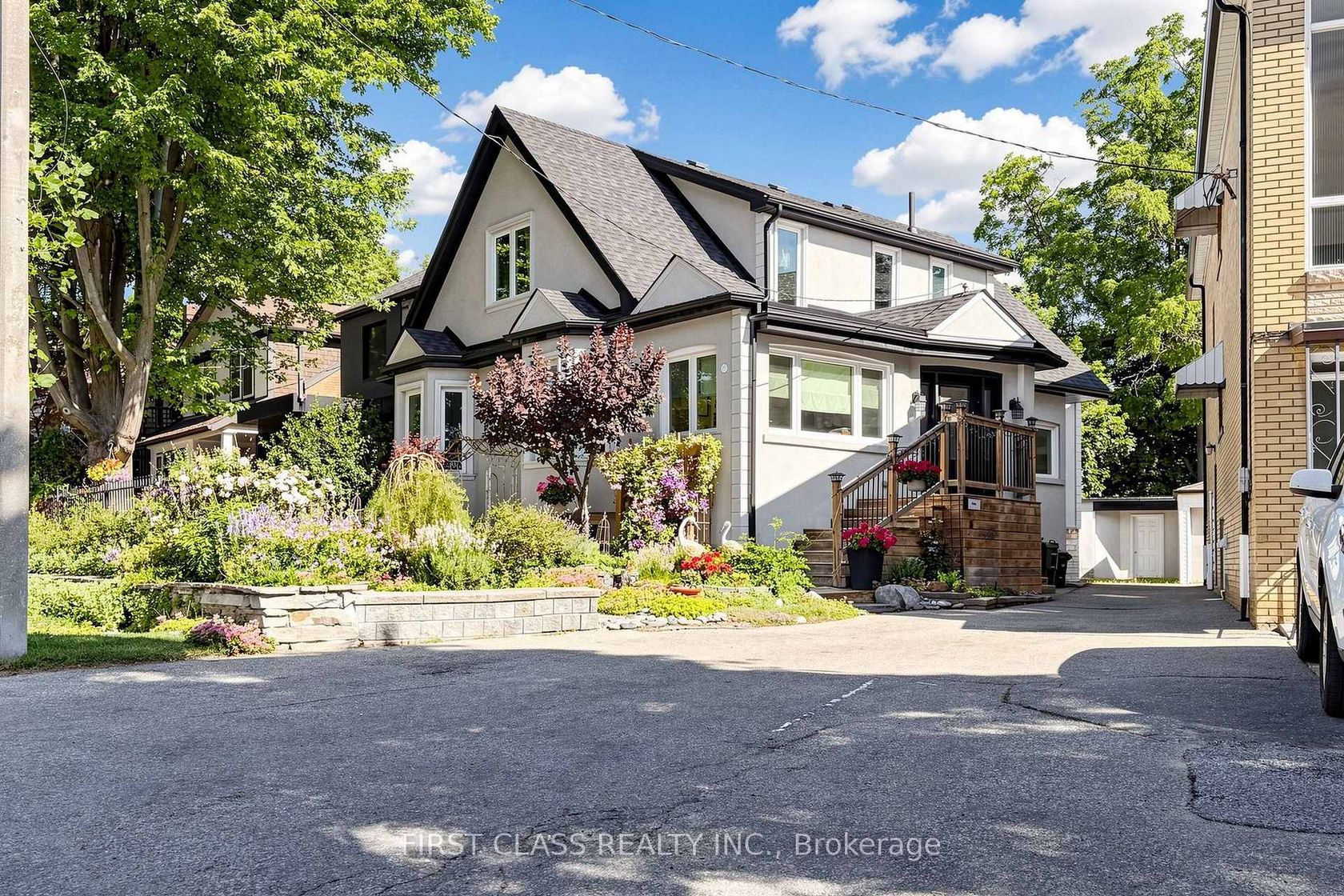 18 Yonge Boulevard, Lawrence Park North, Toronto 