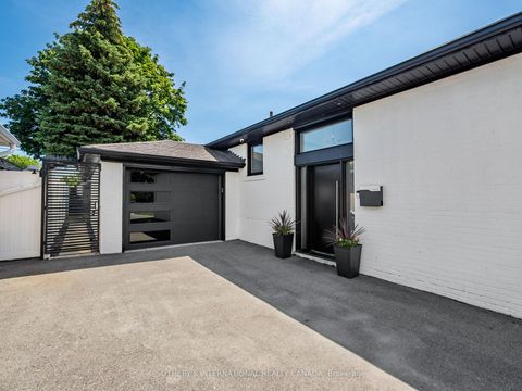 Photo 2 at 17 Sigmont Road, West Deane, Toronto