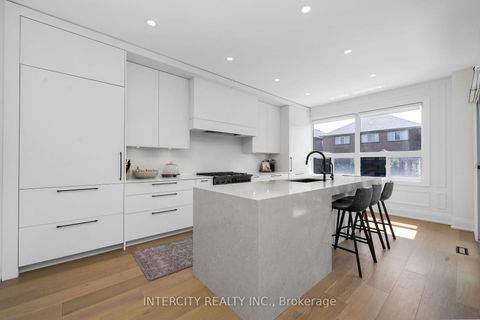 Photo 9 at 105 Via Carmine Avenue, Sonoma Heights, Vaughan