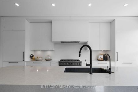 Photo 14 at 105 Via Carmine Avenue, Sonoma Heights, Vaughan
