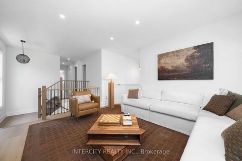 Photo 19 at 105 Via Carmine Avenue, Sonoma Heights, Vaughan