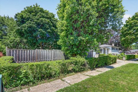 Photo 2 at 10 Gillbank Crescent S, Morningside, Toronto
