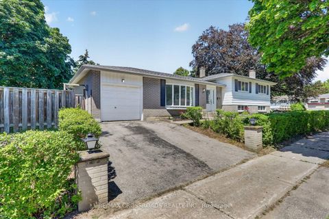 Photo 3 at 10 Gillbank Crescent S, Morningside, Toronto