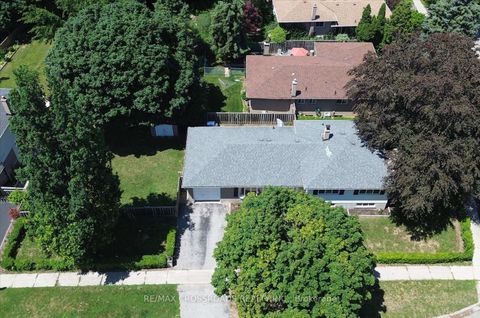 Photo 7 at 10 Gillbank Crescent S, Morningside, Toronto