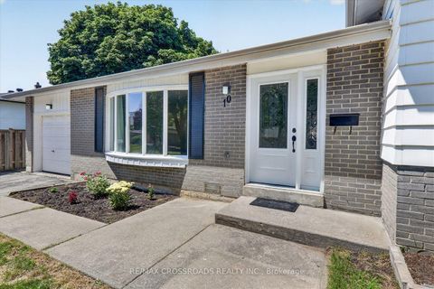 Photo 10 at 10 Gillbank Crescent S, Morningside, Toronto