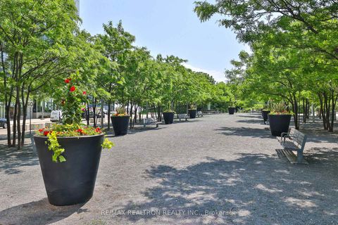 Photo 3 at 603 - 170 Bayview Avenue, Waterfront Communities C8, Toronto