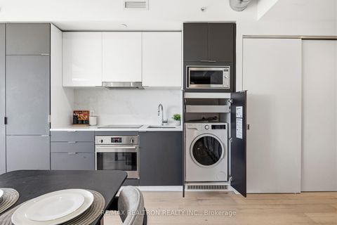 Photo 33 at 603 - 170 Bayview Avenue, Waterfront Communities C8, Toronto