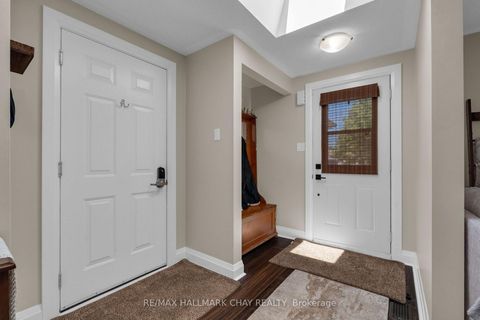 Photo 2 at 17 Benjamin Lane, Painswick South, Barrie