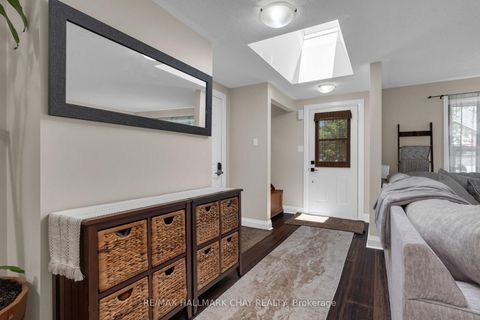 Photo 3 at 17 Benjamin Lane, Painswick South, Barrie