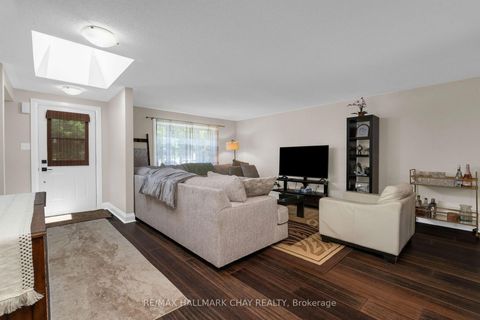Photo 5 at 17 Benjamin Lane, Painswick South, Barrie
