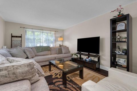 Photo 6 at 17 Benjamin Lane, Painswick South, Barrie