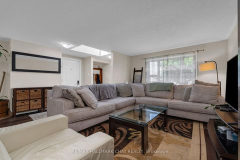 Photo 8 at 17 Benjamin Lane, Painswick South, Barrie