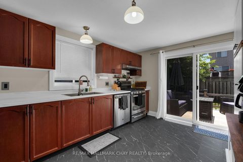 Photo 12 at 17 Benjamin Lane, Painswick South, Barrie
