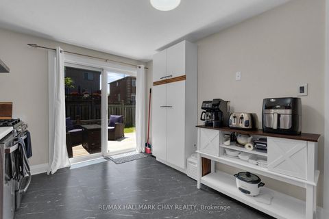Photo 15 at 17 Benjamin Lane, Painswick South, Barrie
