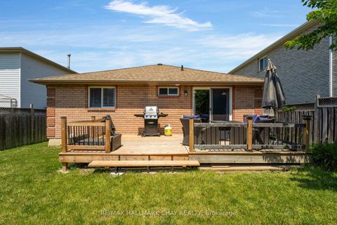 Photo 25 at 17 Benjamin Lane, Painswick South, Barrie