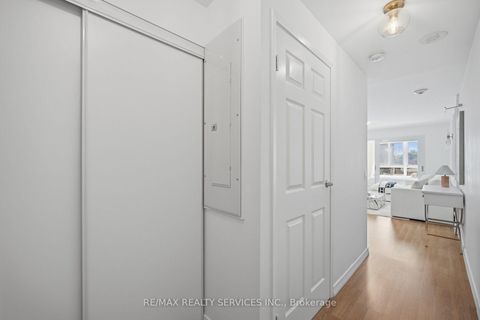 Photo 14 at 310 - 15 Maplewood Avenue, Cedarvale, Toronto