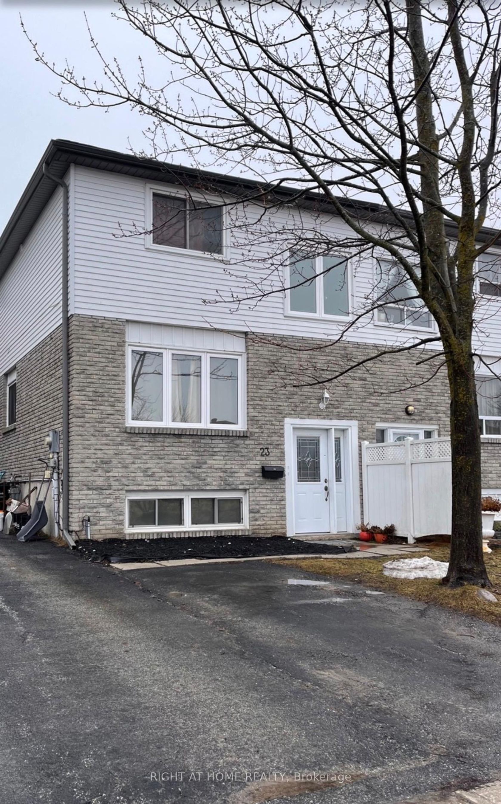 23 Carlton Road, Cundles East, Barrie photo number 2
